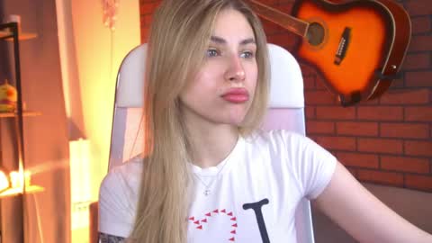 elliecutes online show from 04-27-26, 06:11