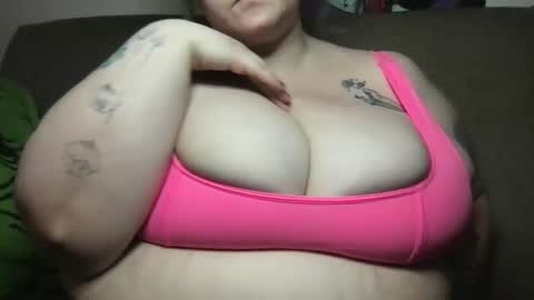 Snapshot of ellielouise11 chatting on 02-22-25, 11:03 Ellie Louise online show from 02-22-25, 11:03