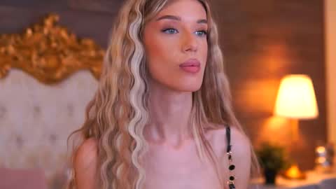 Snapshot of ellieredd chatting on 11-01-25, 09:55 Ellie online show from 11-01-25, 09:55