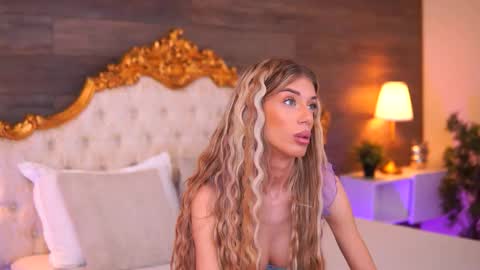 Snapshot of ellieredd chatting on 11-03-25, 09:54 Ellie online show from 11-03-25, 09:54