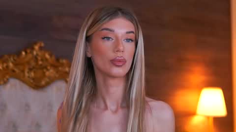 Snapshot of ellieredd chatting on 11-08-25, 09:31 Ellie online show from 11-08-25, 09:31