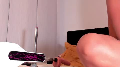 Snapshot of elliesantos_ chatting on 06-12-26, 02:32 Ellie Santos online show from 06-12-26, 02:32