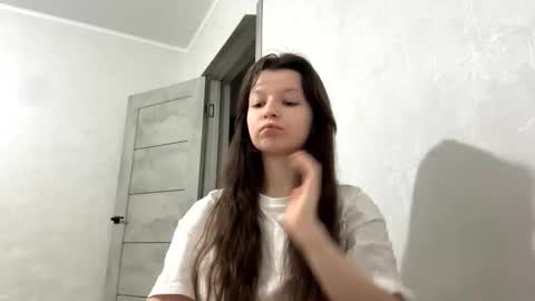 Snapshot of ellieschuffert chatting on 12-17-25, 05:30 Ellie online show from 12-17-25, 05:30