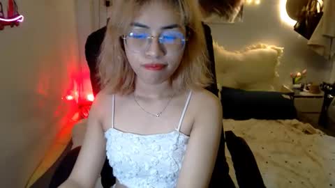 Snapshot of ellieyun chatting on 10-11-25, 03:43 ellieyun online show from 10-11-25, 03:43