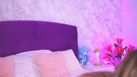 EllinaNuria online show from 02-12-26, 05:13