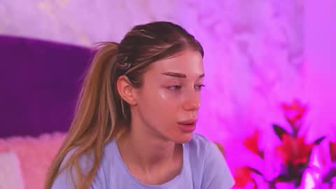 EllinaNuria online show from 02-24-26, 04:43