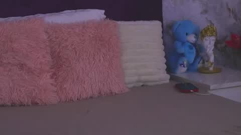 EllinaNuria online show from 04-21-26, 03:35