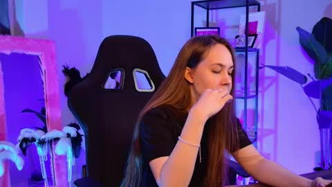 Elin online show from 03-21-26, 03:04