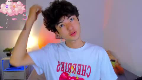 Snapshot of elliotvolkov chatting on 05-13-26, 02:47 elliotvolkov online show from 05-13-26, 02:47