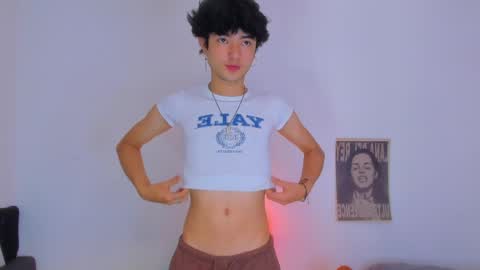 Snapshot of elliotvolkov chatting on 05-22-26, 02:33 elliotvolkov online show from 05-22-26, 02:33