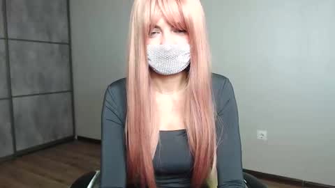 Snapshot of ellisnikki chatting on 12-13-25, 10:48 EllisNikki online show from 12-13-25, 10:48