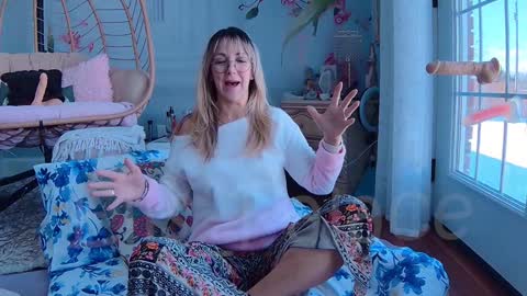 Snapshot of ells_palace chatting on 01-26-25, 04:51 Ella Bella Bo Bella online show from 01-26-25, 04:51