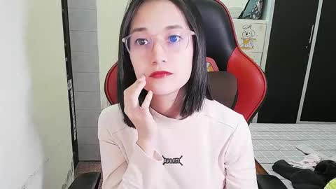 Snapshot of ellsa9x chatting on 11-15-25, 01:58 ellsa9x online show from 11-15-25, 01:58