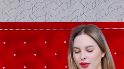 Elsa Jean online show from 10-27-25, 05:11