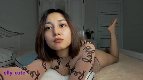 Snapshot of elly_cute_ chatting on 01-25-25, 01:32 Elly Cute  online show from 01-25-25, 01:32