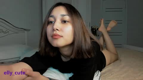 Snapshot of elly_cute_ chatting on 01-26-25, 02:24 Elly Cute  online show from 01-26-25, 02:24