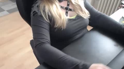 Elly online show from 10-13-25, 07:30