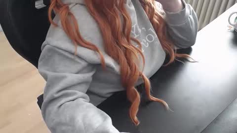 Elly online show from 10-30-25, 09:22