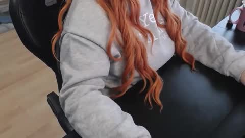 Elly online show from 10-31-25, 07:31