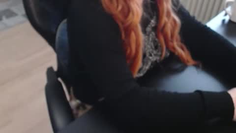 Elly online show from 11-22-25, 02:38