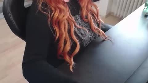 Elly online show from 11-23-25, 09:09