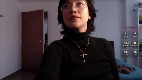 Snapshot of elly_uwuw chatting on 10-11-25, 09:24 Emy Castro online show from 10-11-25, 09:24