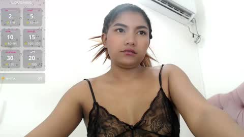 Snapshot of elly_willis chatting on 12-14-24, 07:18 Elly online show from 12-14-24, 07:18