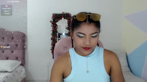 Snapshot of elly_willis chatting on 12-17-24, 03:06 Elly online show from 12-17-24, 03:06