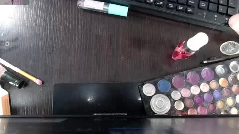 Snapshot of elly_willis chatting on 12-24-24, 03:49 Elly online show from 12-24-24, 03:49