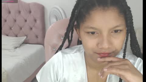 Snapshot of elly_willis chatting on 01-01-25, 10:13 Elly online show from 01-01-25, 10:13