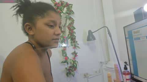 Snapshot of elly_willis chatting on 01-05-25, 08:10 Elly online show from 01-05-25, 08:10