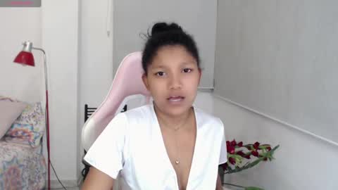 Snapshot of elly_willis chatting on 02-21-25, 02:06 Elly online show from 02-21-25, 02:06