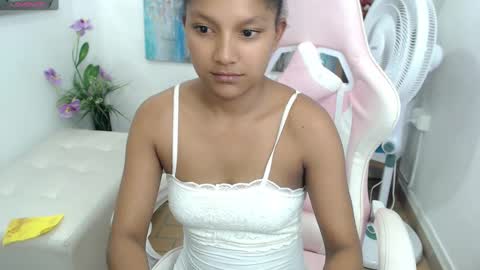 Snapshot of elly_willis chatting on 02-23-25, 08:22 Elly online show from 02-23-25, 08:22