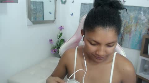 Snapshot of elly_willis chatting on 02-24-25, 12:20 Elly online show from 02-24-25, 12:20