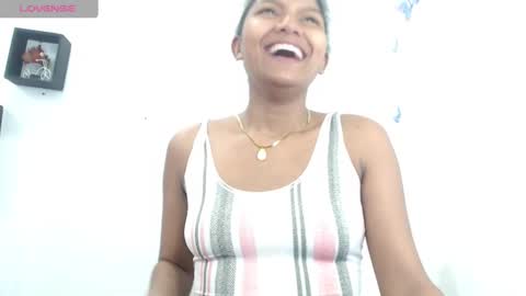 Snapshot of elly_willis chatting on 03-03-25, 04:03 Elly online show from 03-03-25, 04:03