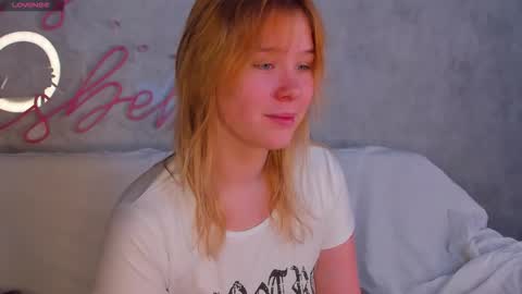 Snapshot of ellya_castro chatting on 09-18-25, 12:12 ellya_castro online show from 09-18-25, 12:12