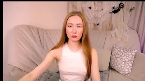 Snapshot of ellycolins chatting on 10-29-25, 02:58 Elly online show from 10-29-25, 02:58