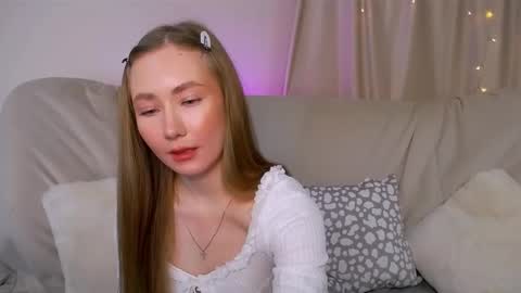 Snapshot of ellycolins chatting on 11-23-25, 02:55 Elly online show from 11-23-25, 02:55