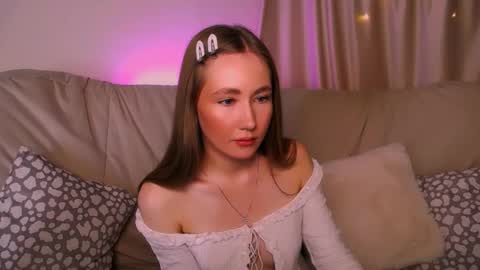 Snapshot of ellycolins_ chatting on 02-06-26, 03:33 Elly online show from 02-06-26, 03:33