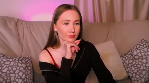 Snapshot of ellycolins_ chatting on 02-10-26, 03:21 Elly online show from 02-10-26, 03:21