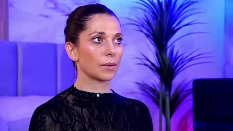 Elly online show from 10-19-25, 07:58