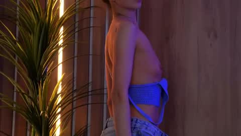 Elly online show from 04-21-26, 02:51