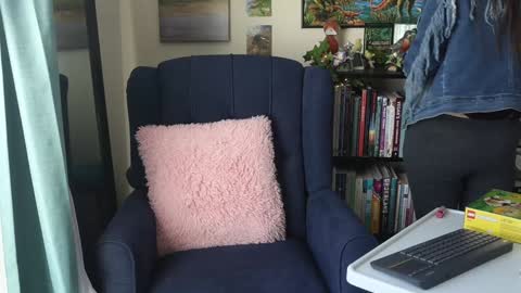 Elly Naomi online show from 01-17-25, 04:15