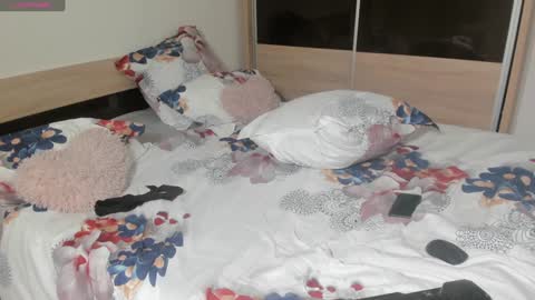 Snapshot of ellyslimdoll chatting on 01-11-25, 12:33 ellslimdoll online show from 01-11-25, 12:33