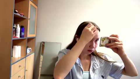 Elly online show from 07-19-26, 05:33