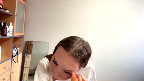 Elly online show from 07-20-26, 06:06