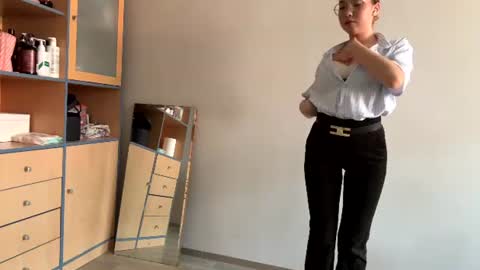 Elly online show from 07-20-26, 10:39