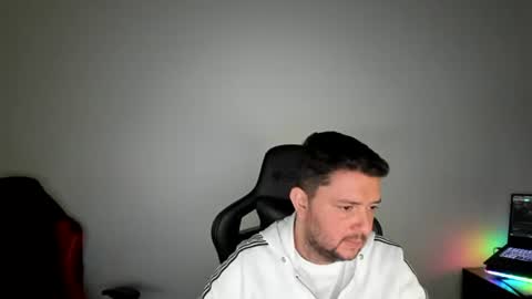 Snapshot of elmerfu chatting on 01-29-25, 05:13 Elmer online show from 01-29-25, 05:13