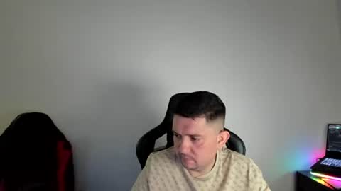 Snapshot of elmerfu chatting on 02-04-25, 07:07 Elmer online show from 02-04-25, 07:07