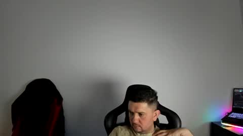 Snapshot of elmerfu chatting on 02-07-25, 10:19 Elmer online show from 02-07-25, 10:19